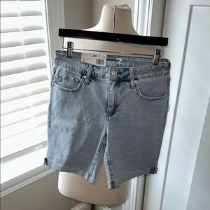 Seven7 Blue Jean Shorts with Distressed Cuff Hem Bermuda Light-wash Size 4 New